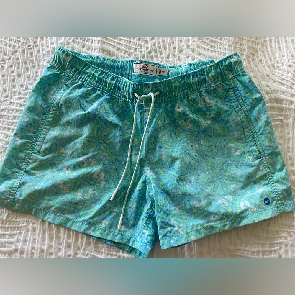 Vineyard Vines shorts